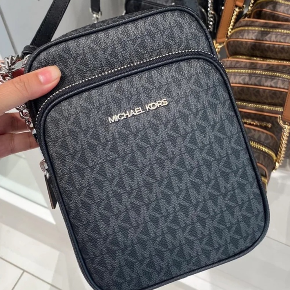 Michael Kors Jet Set Travel Flight Crossbody - Picture 16 of 16